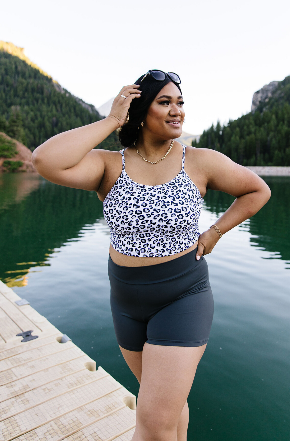 Switchback Crop Tank - KIAVA Clothing – KIAVAclothing Switchback Crop Tank - KIAVA Clothing – KIAVAclothing
