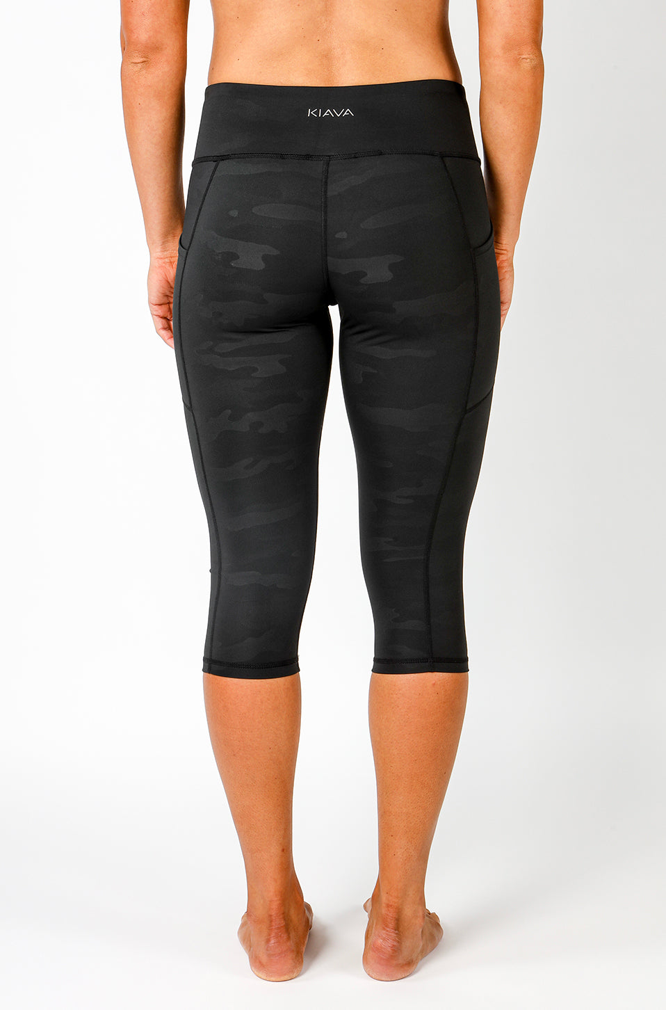 Black camo capri best sale leggings